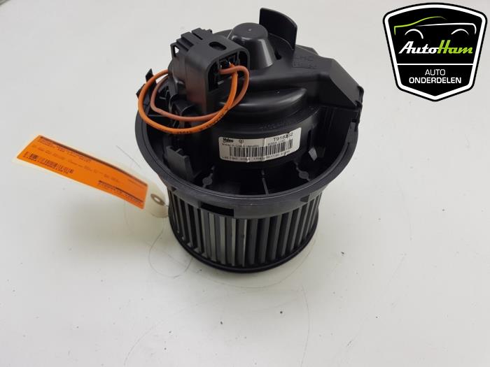 Heating and ventilation fan motor from a Peugeot 108 1.0 12V VVT-i 2019