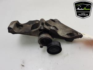 Support dynamo haut d'un Mercedes-Benz A (W176) 1.5 A-180 CDI, A-180d 16V 2018