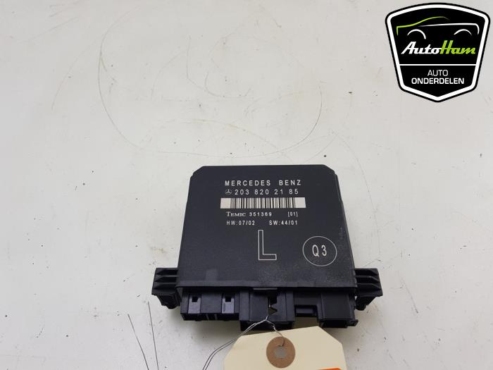 Central door locking module from a Mercedes-Benz C Combi (S203) 3.2 C-320 V6 18V 4-Matic 2004