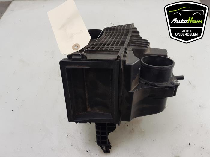 Air box from a Renault Clio IV (5R) 1.2 TCE 16V GT EDC 2013