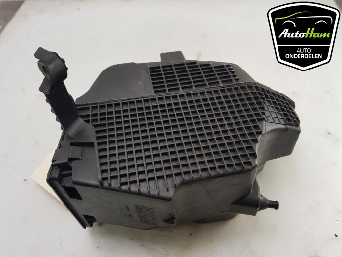 Air box from a Renault Clio IV (5R) 1.2 TCE 16V GT EDC 2013