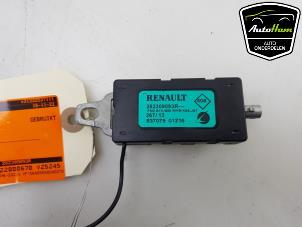 Used Antenna Amplifier Renault Clio IV (5R) 1.2 TCE 16V GT EDC Price € 10,00 Margin scheme offered by AutoHam