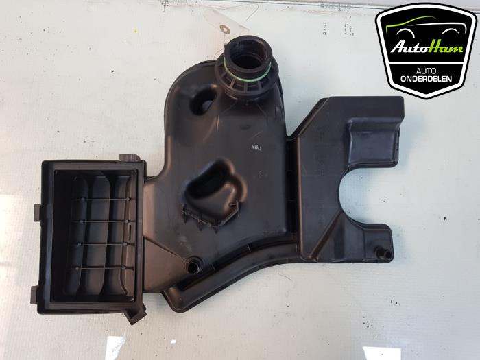 Air box from a Peugeot 108 1.0 12V 2016