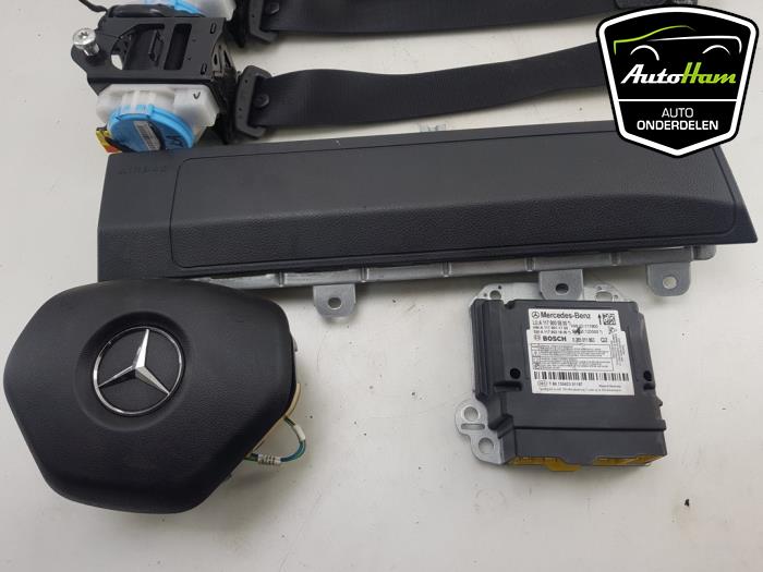 Kit+module airbag d'un Mercedes-Benz CLA (117.3) 1.6 CLA-180 16V 2013