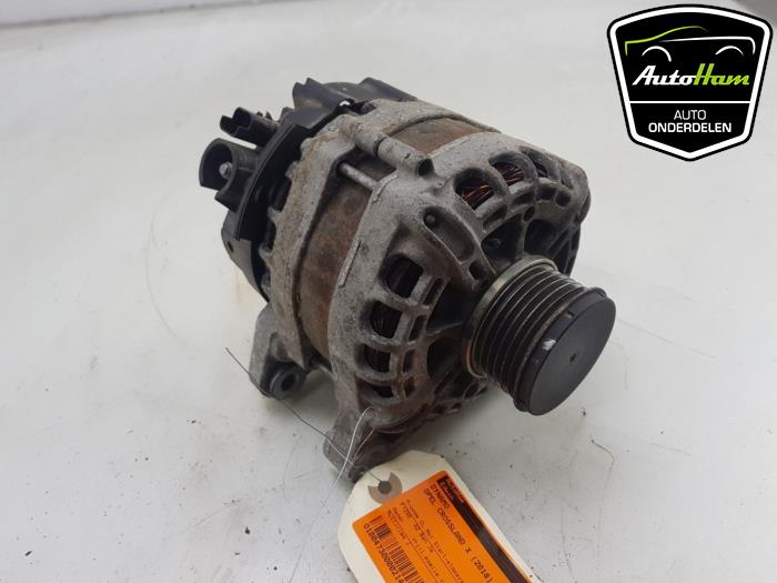 Begagnade Dynamo Opel Crossland (X) 1.2 12V Pris € 50,00 Marginaltabell erbjuds av AutoHam