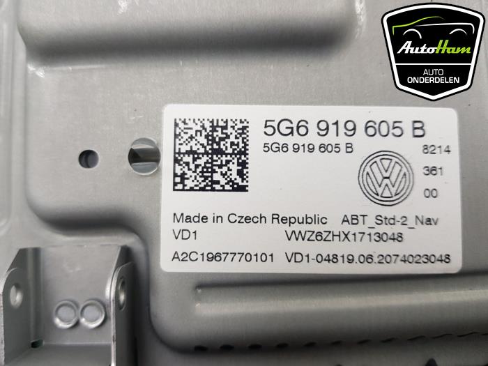Display Multi Media control unit from a Volkswagen Golf Sportsvan (AUVS) 1.5 TSI Evo BMT 16V 2020