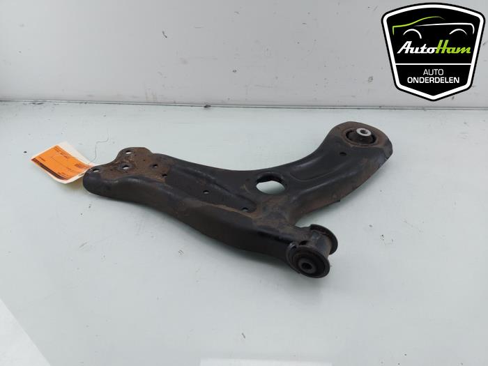 Front wishbone, right from a Volkswagen Polo V (6R) 1.4 TDI 12V 90 2015