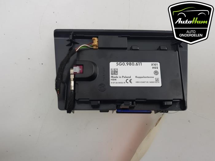 Draadloze oplader from a Volkswagen Polo V (6R) 1.4 TDI 12V 90 2015