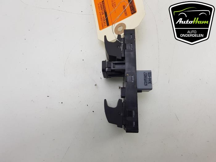Electric window switch from a Volkswagen Polo V (6R) 1.4 TDI 12V 90 2015