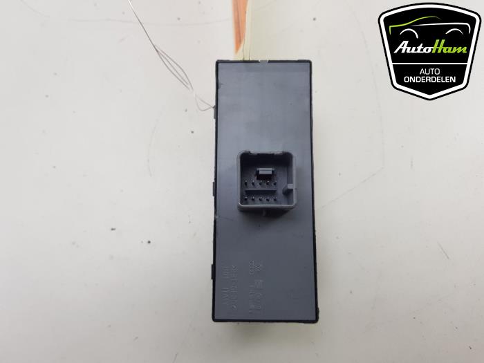 Electric window switch from a Volkswagen Polo V (6R) 1.4 TDI 12V 90 2015