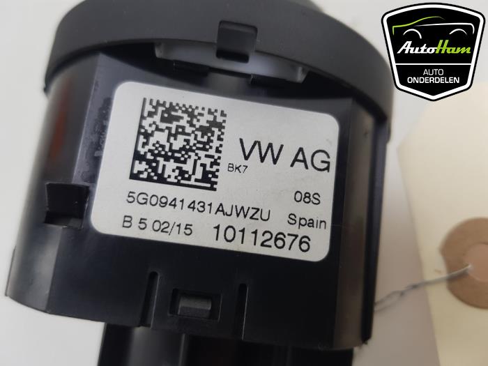 Light switch from a Volkswagen Polo V (6R) 1.4 TDI 12V 90 2015