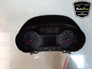 Used Instrument panel Opel Crossland/Crossland X 1.2 12V Price on request offered by AutoHam