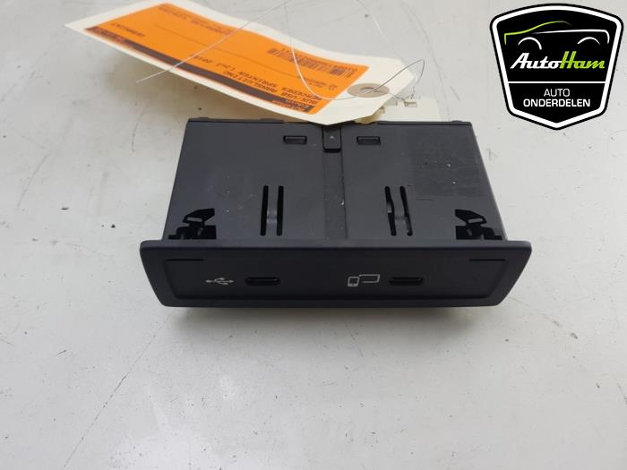 AUX / USB-Anschluss van een Mercedes-Benz Sprinter 3,5t (907.6/910.6) 314 CDI 2.1 D RWD 2019