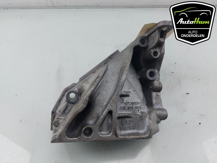 Engine mount from a Volkswagen Polo V (6R) 1.4 TDI 12V 90 2015