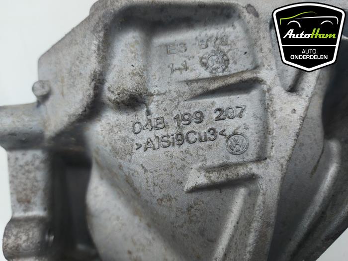 Engine mount from a Volkswagen Polo V (6R) 1.4 TDI 12V 90 2015