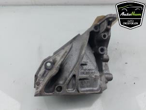 Engine mount from a Volkswagen Polo V (6R) 1.4 TDI 12V 90 2015
