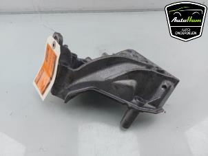Engine mount from a Volkswagen Polo V (6R) 1.4 TDI 12V 90 2015