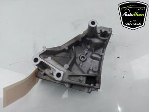 Engine mount from a Volkswagen Polo V (6R) 1.4 TDI 12V 90 2015