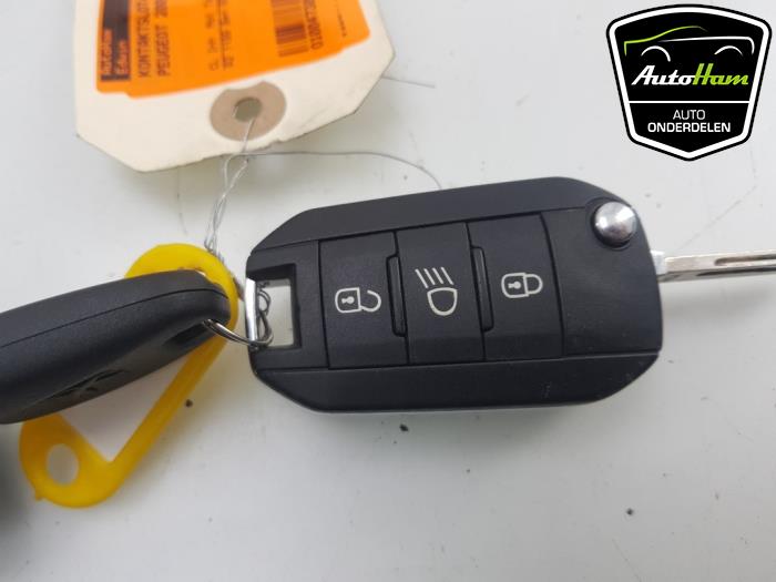 Cerradura de contacto y llave de un Peugeot 2008 (CU) 1.2 12V e-THP PureTech 130 2018