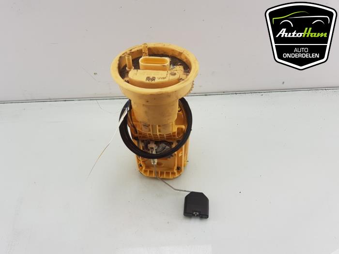 Booster pump from a Volkswagen Transporter T5 2.0 TDI DRF 2011