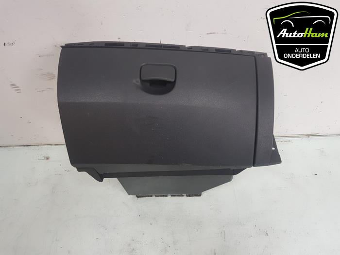 Begagnade Handskfack Renault Clio III (BR/CR) 1.2 16V Quickshift 5 Pris € 30,00 Marginaltabell erbjuds av AutoHam