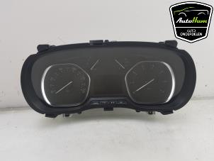 Used Instrument panel Opel Vivaro 2.0 CDTI 150 Price € 195,00 Margin scheme offered by AutoHam