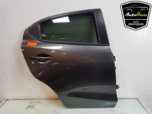 Używane Drzwi prawe tylne wersja 4-drzwiowa Mazda 2 (DJ/DL) 1.5 SkyActiv-G 90 Cena na żądanie oferowane przez AutoHam