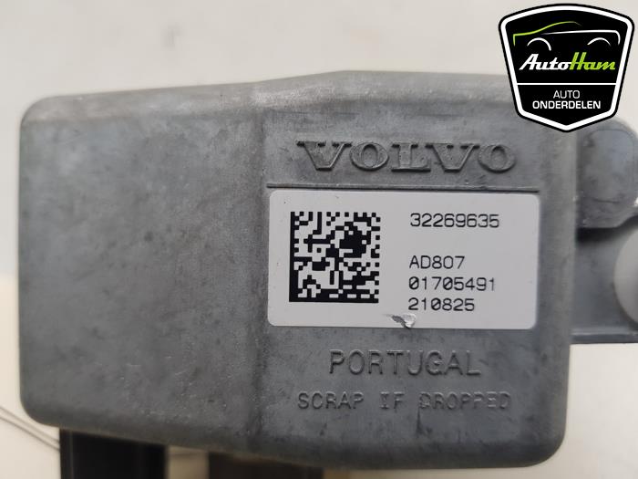 Llave de contacto electrónica de un Volvo V60 II (ZW) 2.0 T6 16V Twin Engine 2021