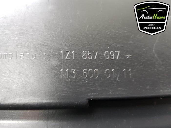 Boîte à gants d'un Skoda Octavia Combi (1Z5) 1.2 TSI 2013