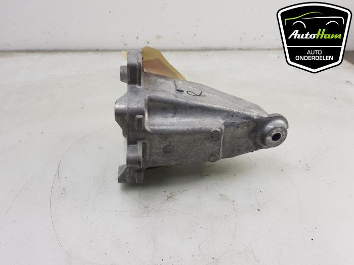 Used Engine mount Mercedes C (W205) C-180 1.6 16V Price € 15,00 Margin scheme offered by AutoHam