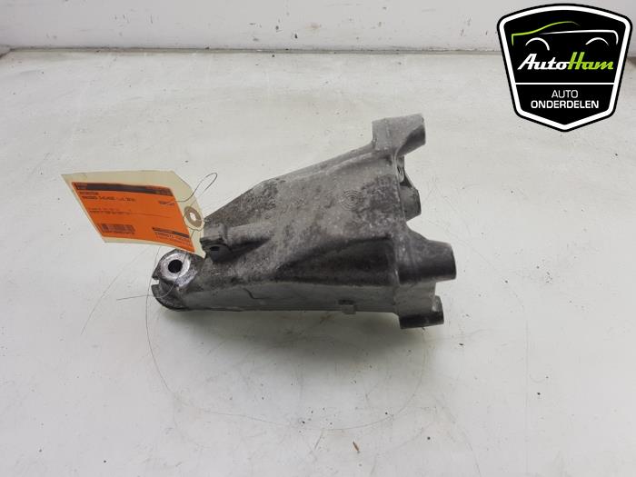 Used Engine mount Mercedes C (W205) C-180 1.6 16V Price € 15,00 Margin scheme offered by AutoHam
