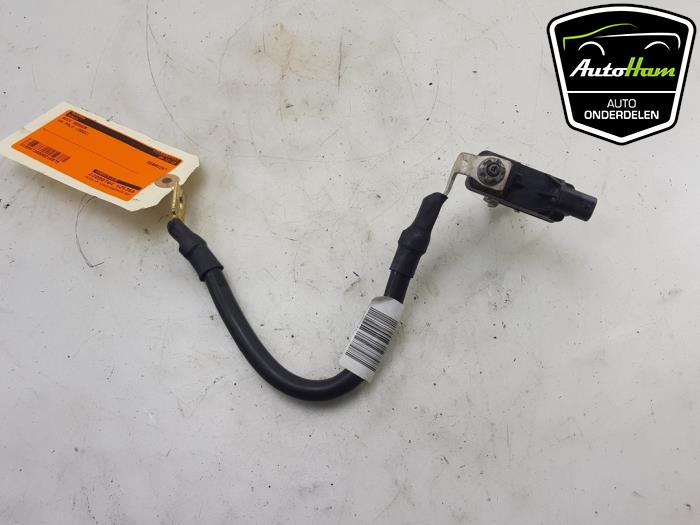 Battery sensor from a Volkswagen Polo VI (AW1) 1.0 TSI 12V 2022
