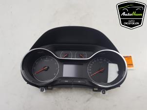 Used Instrument panel Opel Crossland/Crossland X 1.2 Turbo 12V Euro 6 Price on request offered by AutoHam