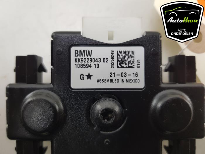 Antenna Amplifier from a BMW 3 serie Touring (F31) 320d 2.0 16V EfficientDynamicsEdition 2016
