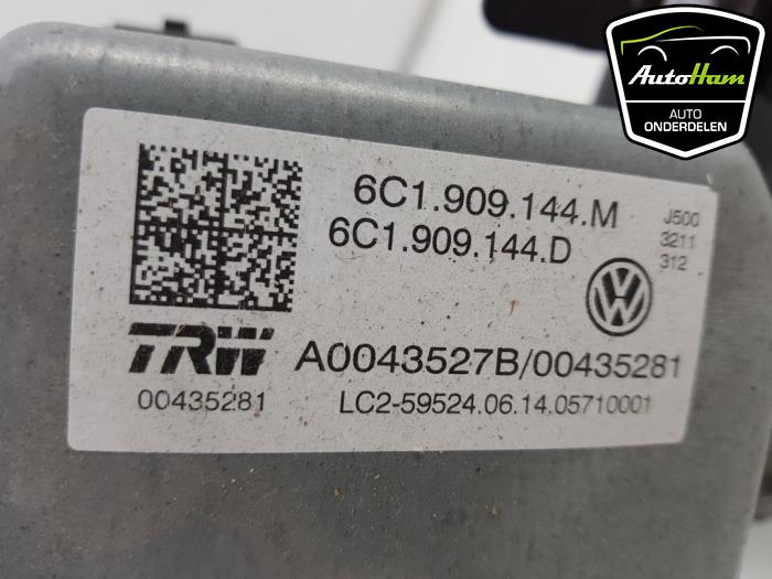 Dirección asistida eléctrica de un Volkswagen Polo V (6R) 1.4 TDI DPF BlueMotion technology 2014