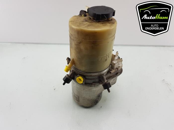 Power steering pump from a Opel Vectra C 1.8 16V 2002