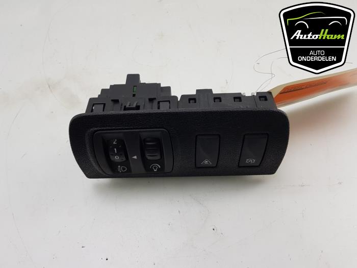 Używane Przelacznik Renault Megane III Grandtour (KZ) 1.5 dCi 110 Cena € 20,00 Procedura marży oferowane przez AutoHam