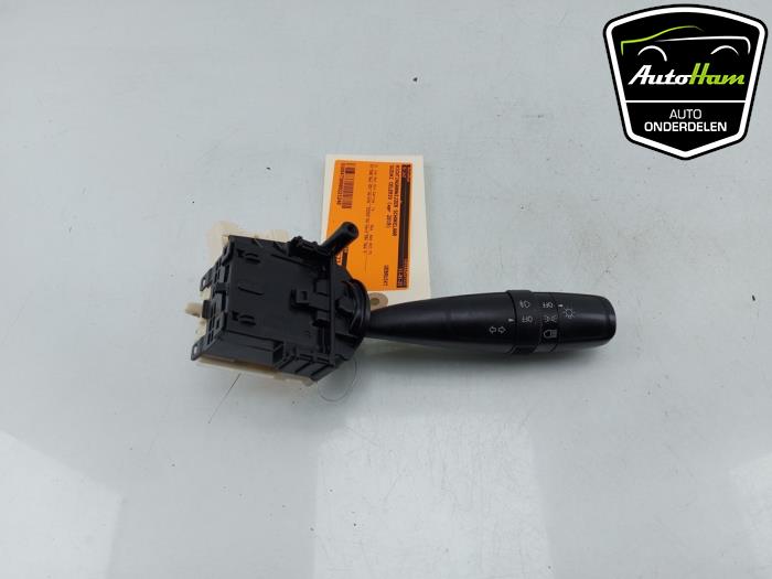 Interruptor de indicador de dirección de un Suzuki Celerio (LF) 1.0 12V Dualjet 2019