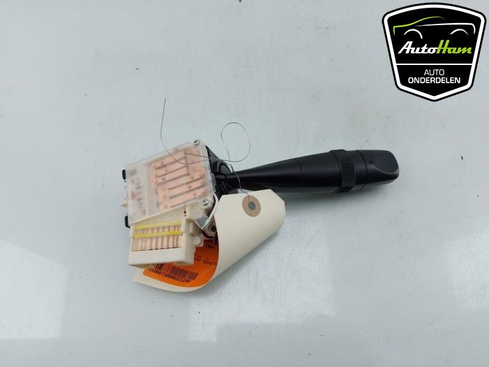 Interruptor de indicador de dirección de un Suzuki Celerio (LF) 1.0 12V Dualjet 2019