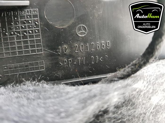Schowek w desce rozdzielczej z Mercedes-Benz B (W246,242) 1.6 B-180 BlueEFFICIENCY Turbo 16V 2014