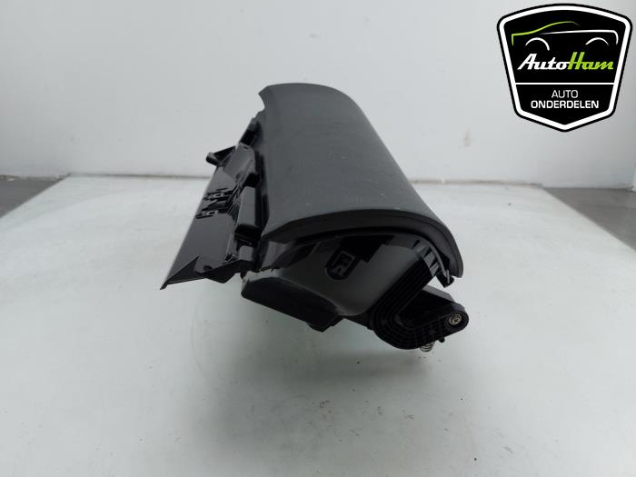 Glovebox from a Nissan Note (E12) 1.2 68 2014