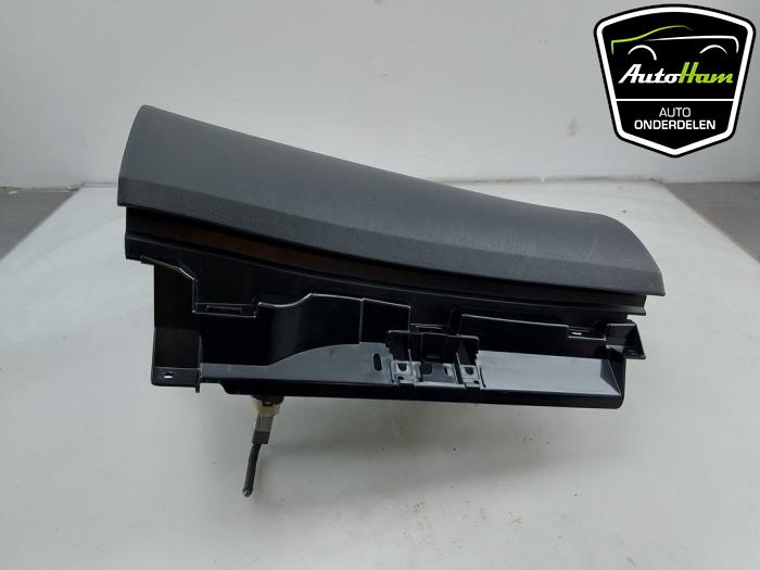 Glovebox from a Nissan Note (E12) 1.2 68 2014