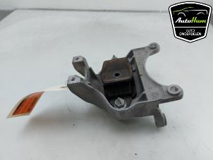 Used Gearbox mount Nissan Note (E12) 1.2 68 Price € 40,00 Margin scheme offered by AutoHam