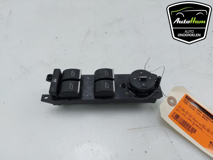 Usados Interruptor de ventanilla eléctrica Ford Focus 3 Wagon 1.6 TDCi ECOnetic Precio € 20,00 Norma de margen ofrecido por AutoHam