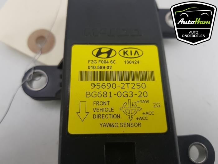 ACC sensor (distance) from a Kia Rio III (UB) 1.2 CVVT 16V 2013