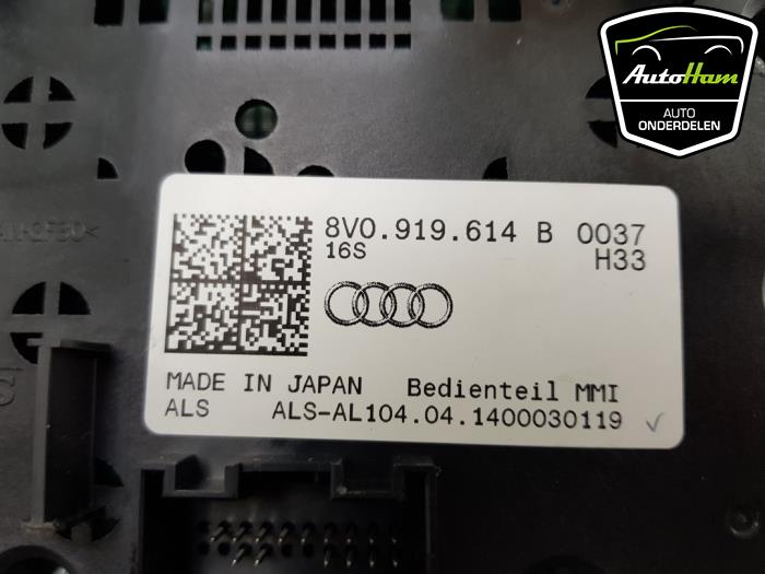 Commutateur MMI d'un Audi A3 Sportback (8VA/8VF) 1.4 16V g-tron 2014