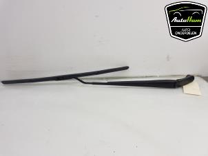 Used Front wiper arm Toyota Yaris IV (P21/PA1/PH1) 1.5 12V Hybrid Price € 20,00 Margin scheme offered by AutoHam