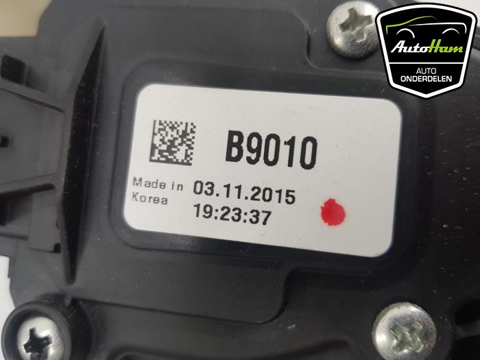 Accelerator pedal from a Hyundai i20 (GBB) 1.2i 16V 2016