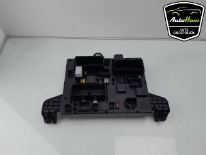 Używane Skrzynka bezpieczników Opel Astra J Sports Tourer (PD8/PE8/PF8) 1.4 Turbo 16V Cena € 20,00 Procedura marży oferowane przez AutoHam