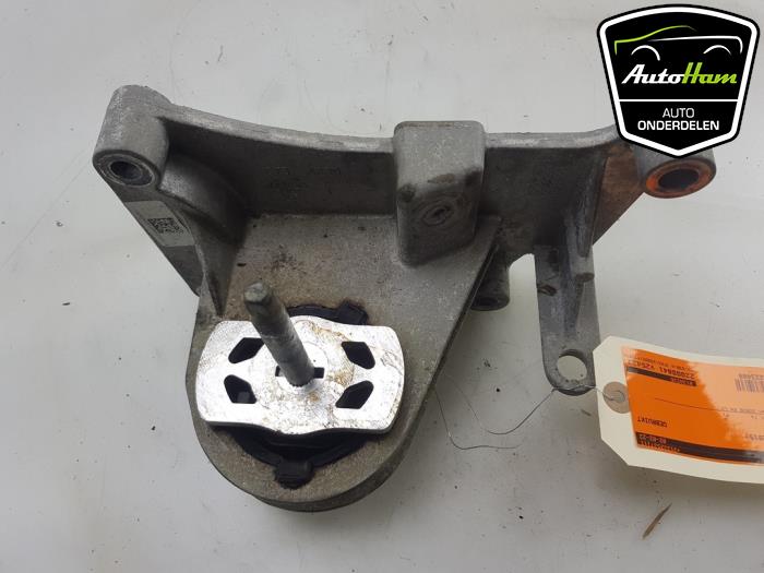 Engine mount from a Fiat 500 (312) 0.9 TwinAir 80 2015